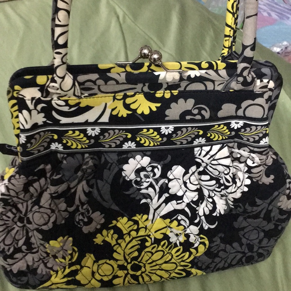 VERA BRADLEY SHOULDER BAG USE